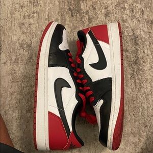 Nike Black White Red Low-Top Sneakers